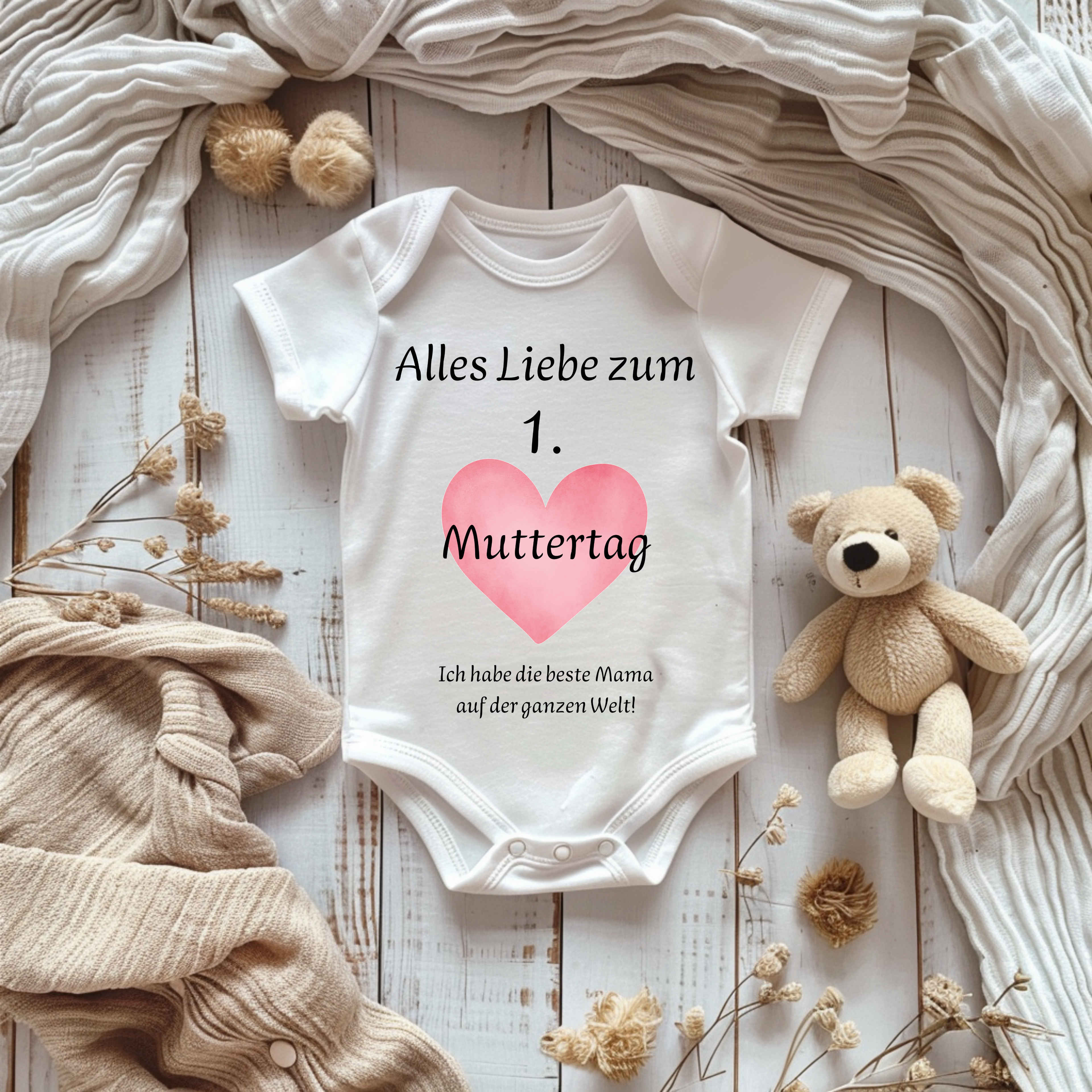 Liebevoller Baby-Strampler zum Muttertag mit rosa Herz, Strampler zum ersten Muttertag, süßer Strampler mit Herz, Geschenk zum Muttertag