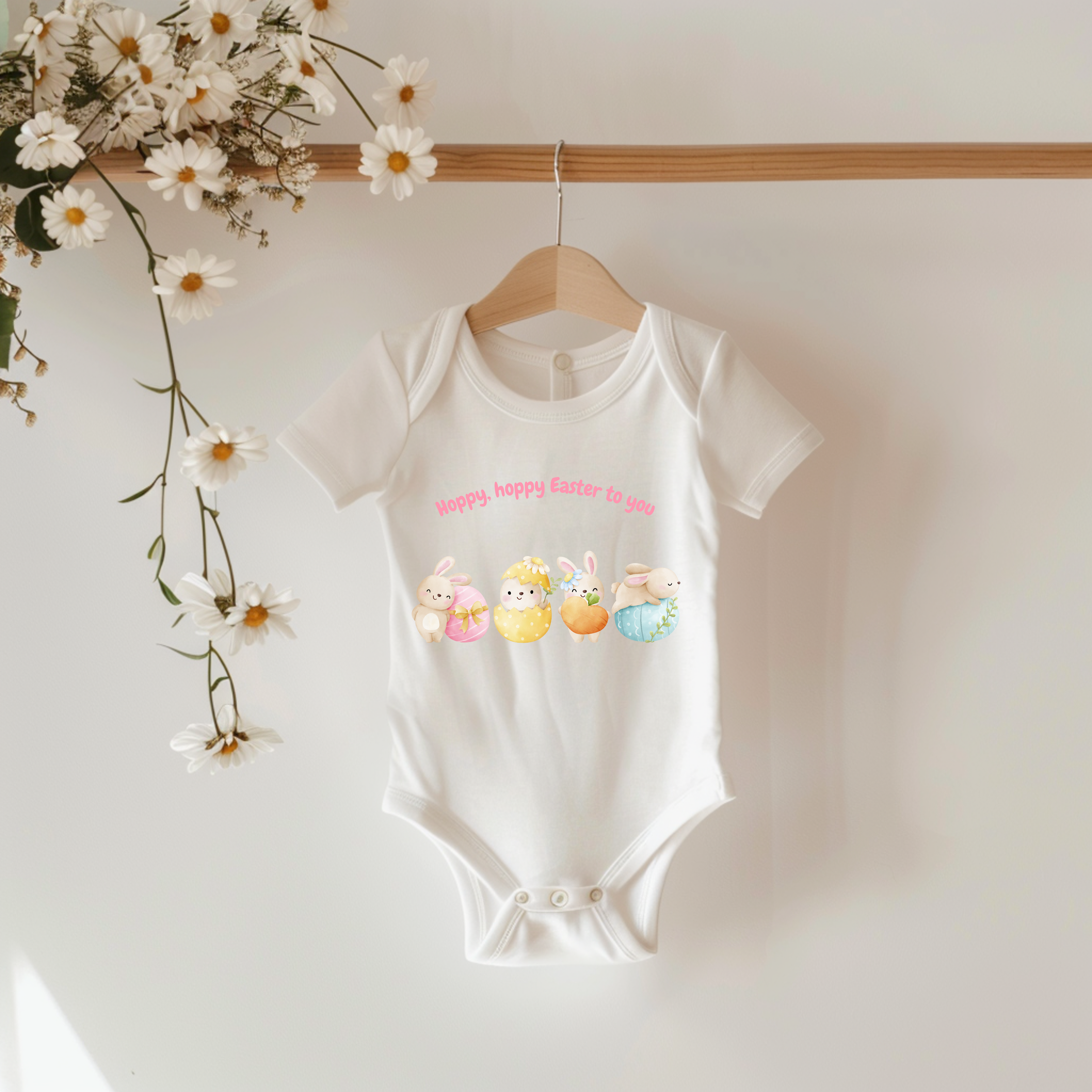 Baby Strampler mit niedlichen Häschen, Hoppy hoppy Easter to you Strampler, erstes Osterfest, süßes Geschenk Baby, Strampler mit Osterhasen