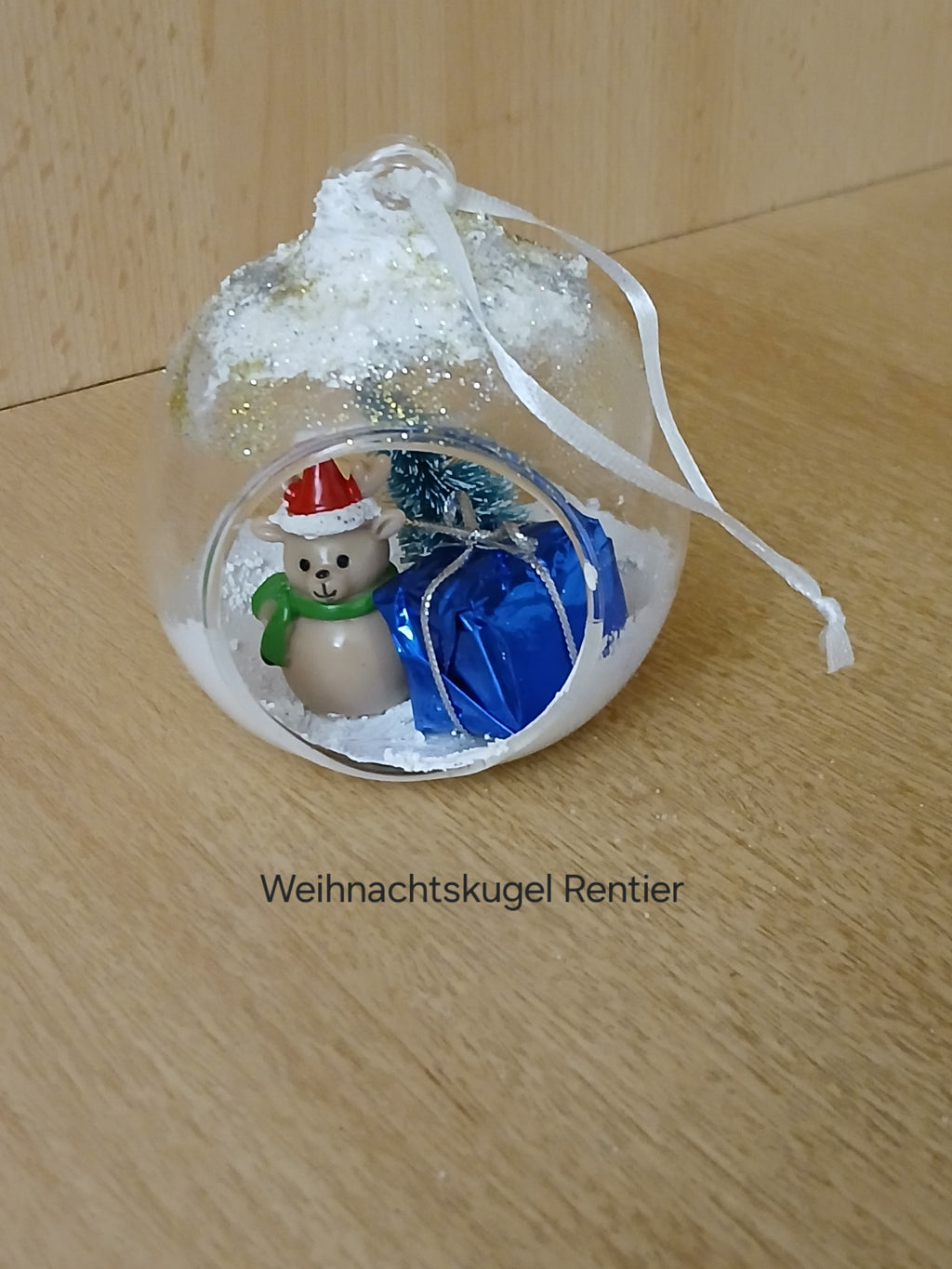 Befüllte Weihnachtskugeln mit niedlichen Weihnachtsfiguren zum Aufhängen – Einzigartige Christbaumkugeln für den Weihnachtsbaum