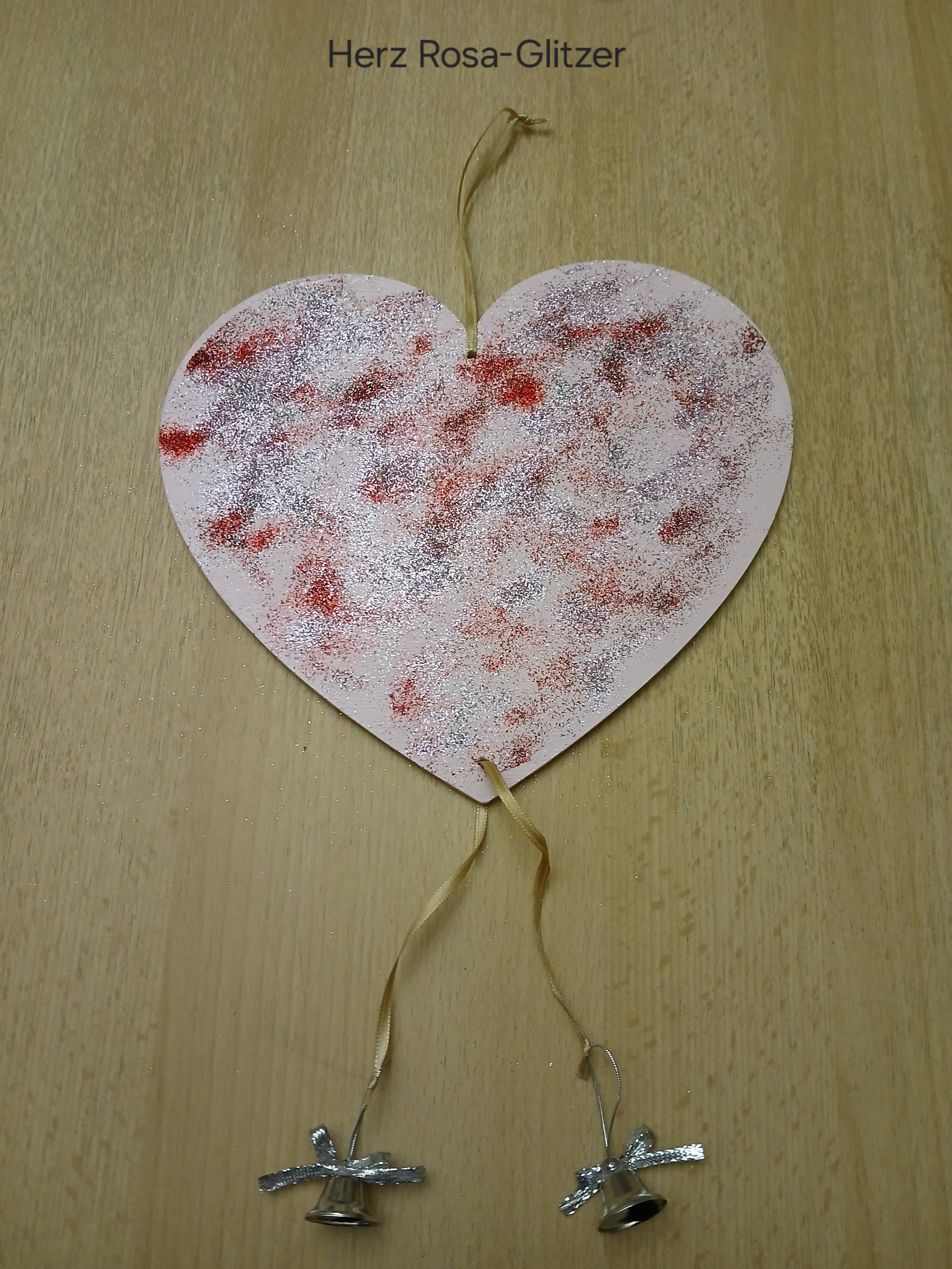 Zauberhaftes Türschild in Herzform mit Glöckchen – Romantische Deko für Zuhause