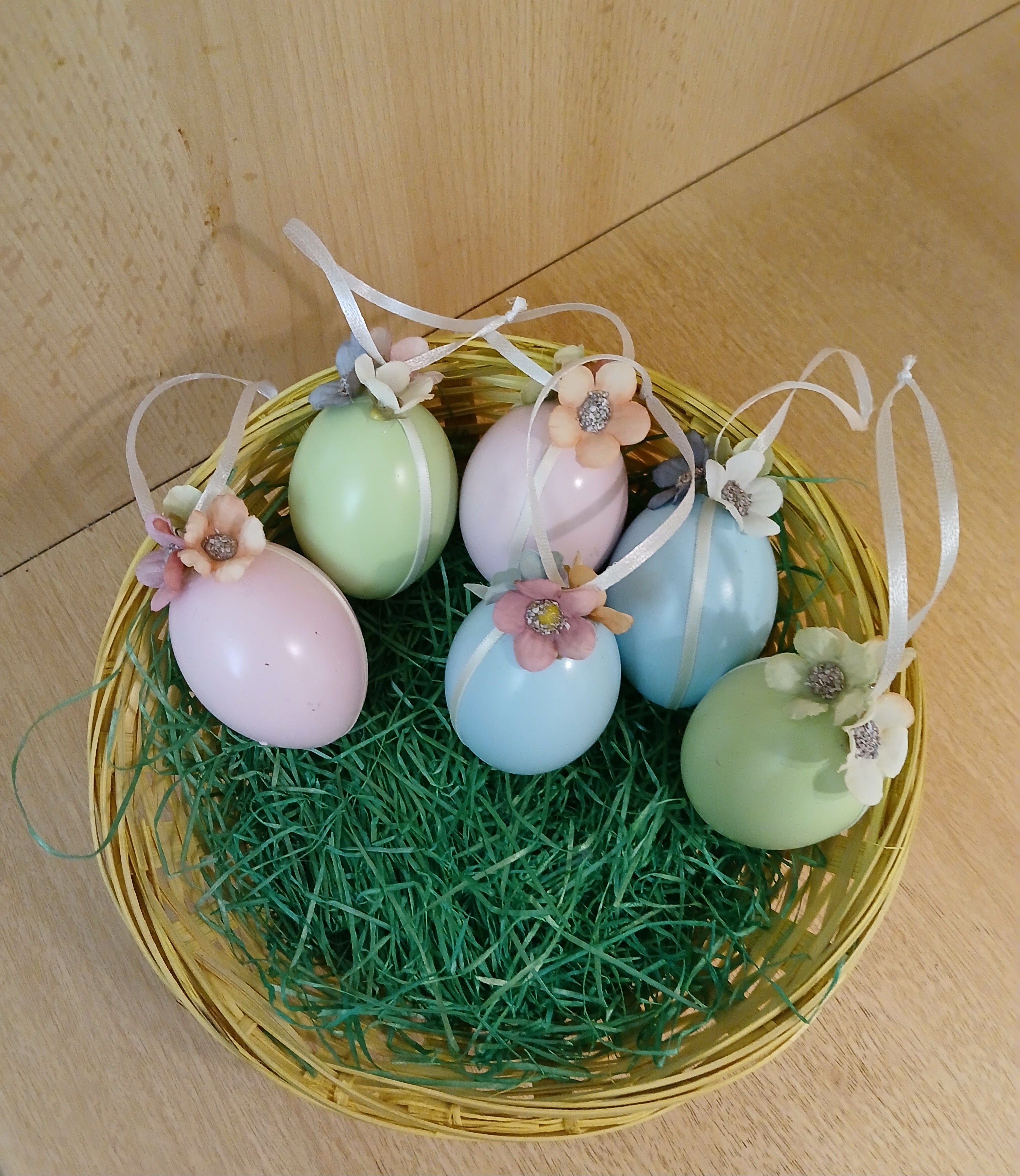 Pastellfarbene Ostereier im 6er Set mit Satinband & Dekoblüten – Bezaubernde Frühlingsdeko für den Osterstrauch