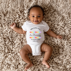 Zauberhafter Baby-Strampler zum 1. Muttertag, Baby-Strampler mit Regenbogen-Herzen, erster Muttertag-Strampler, Geschenk zum 1. Muttertag
