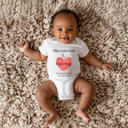Niedlicher Baby-Strampler zum ersten Vatertag, Baby-Strampler mit roten Herz, Baby-Strampler erster Vatertag, Andenken zum ersten Vatertag