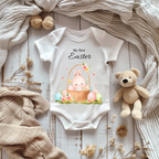 Erstes Ostern Baby Strampler, Baby Strampler mit buntem Design, My first Easter Strampler, Strampler mit Hasenmotiv, Baby Body Ostern