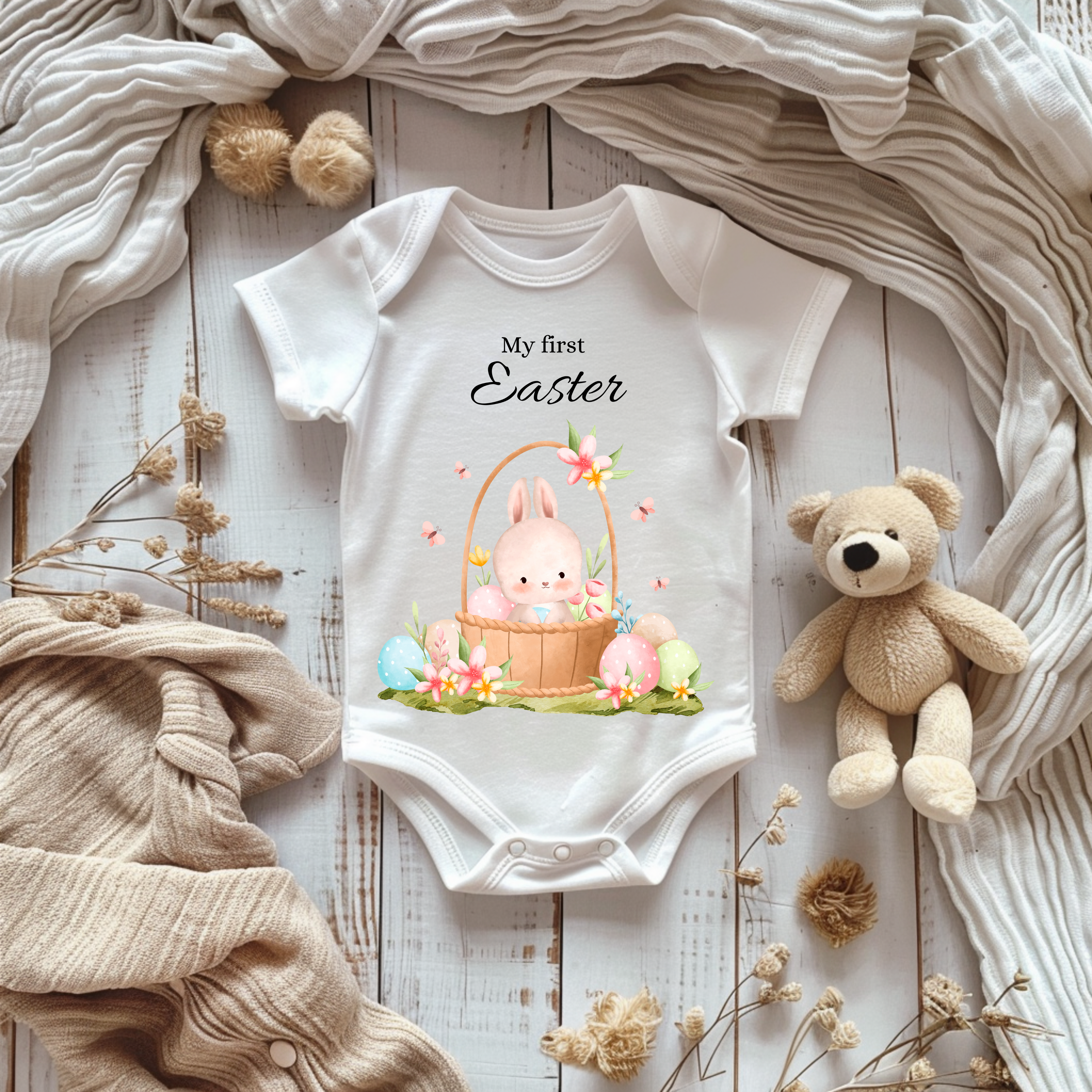 Erstes Ostern Baby Strampler, Baby Strampler mit buntem Design, My first Easter Strampler, Strampler mit Hasenmotiv, Baby Body Ostern
