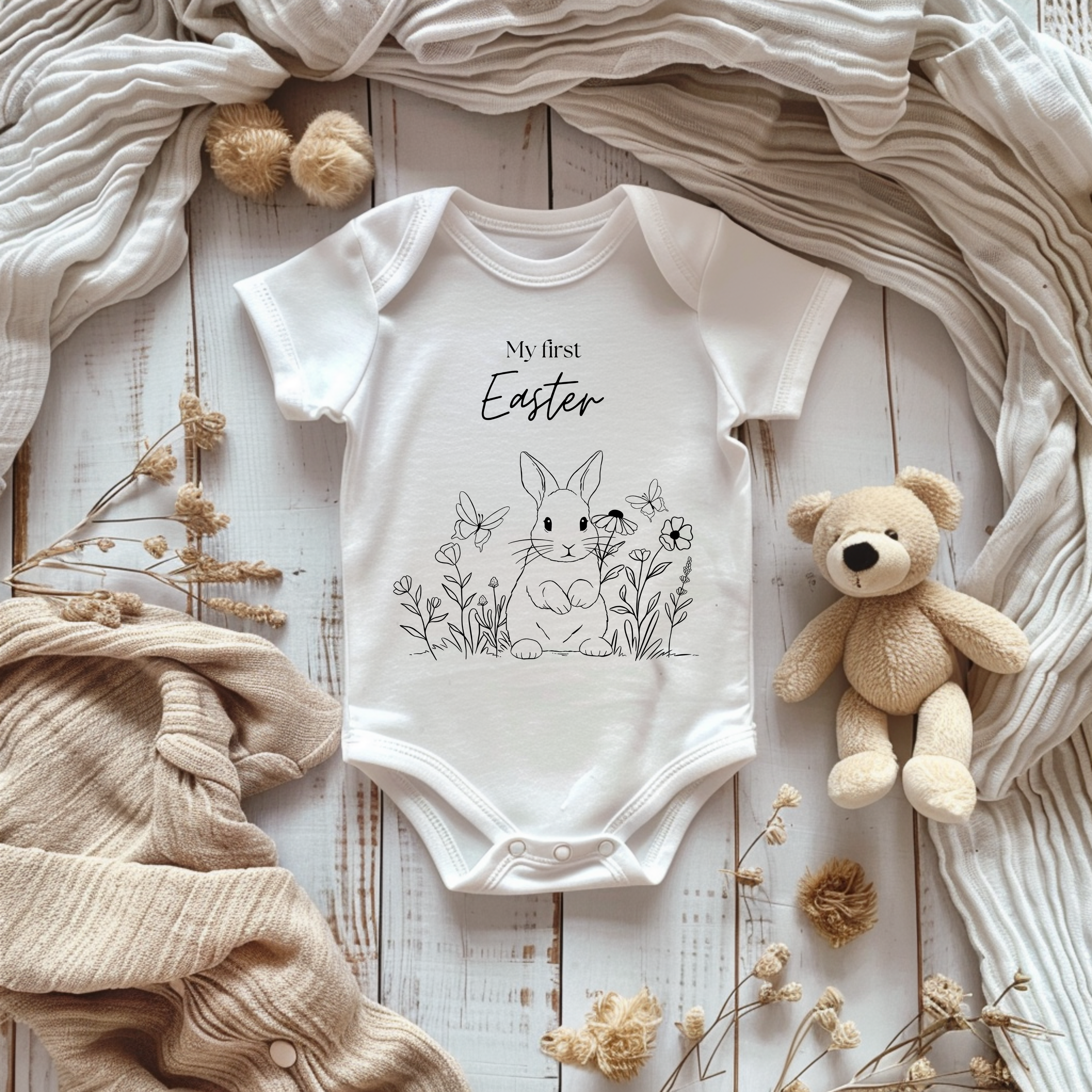 Erstes Ostern Baby Strampler, Baby Strampler mit Lineart-Design, My first Easter Strampler, Strampler mit Hasenmotiv, Baby Body Ostern