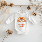 Liebevoller Herbstbaby-Strampler, Herbst-Strampler, Geburt im goldenen Herbst, Autumn Baby-Strampler, Strampler mit herbstlichen Regenbogen