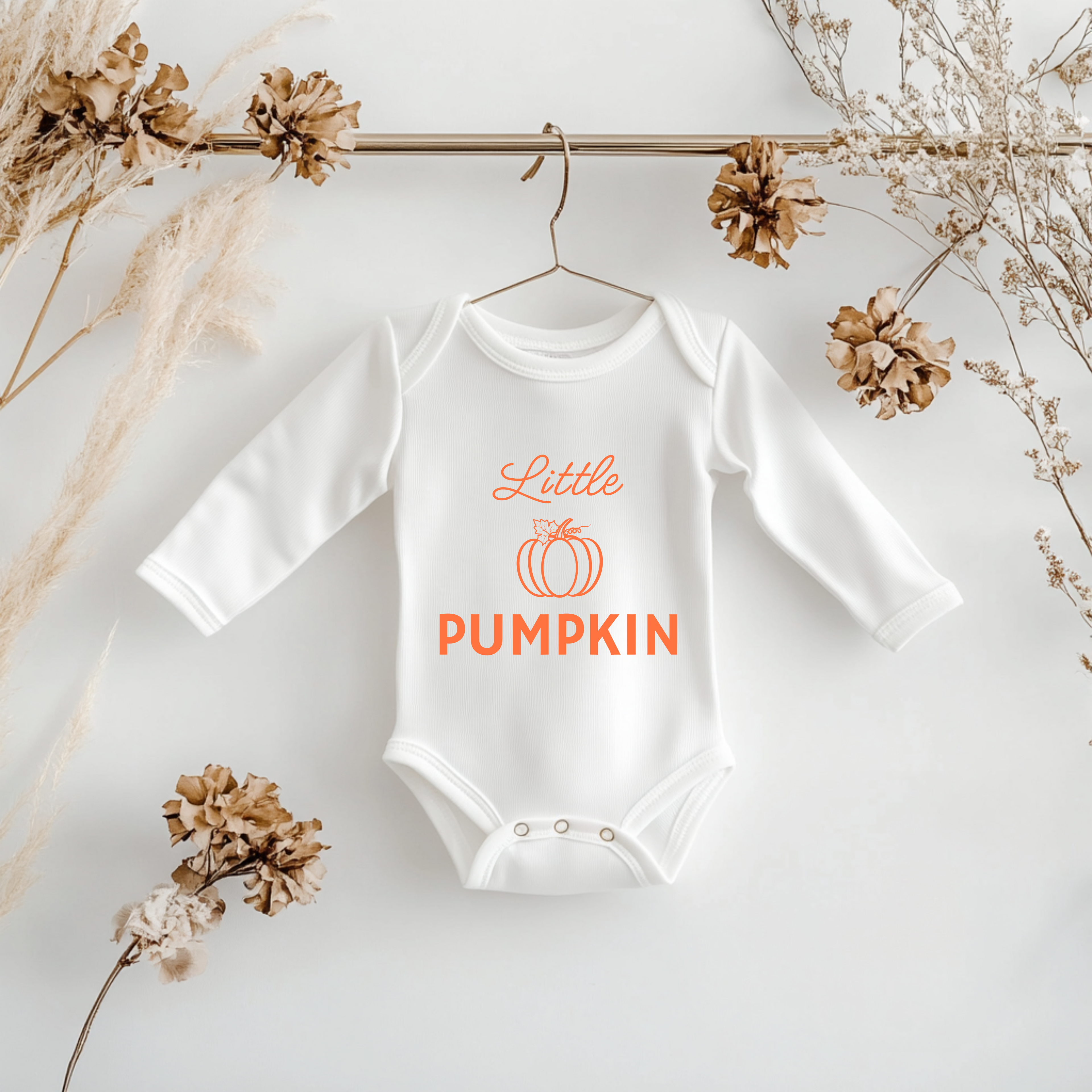 Bezaubernder Little Pumpkin-Strampler, Strampler mit Kürbis-Motiv, Herbstbaby Strampler, Strampler im Lineart-Stil, kuschelige Outfits Baby