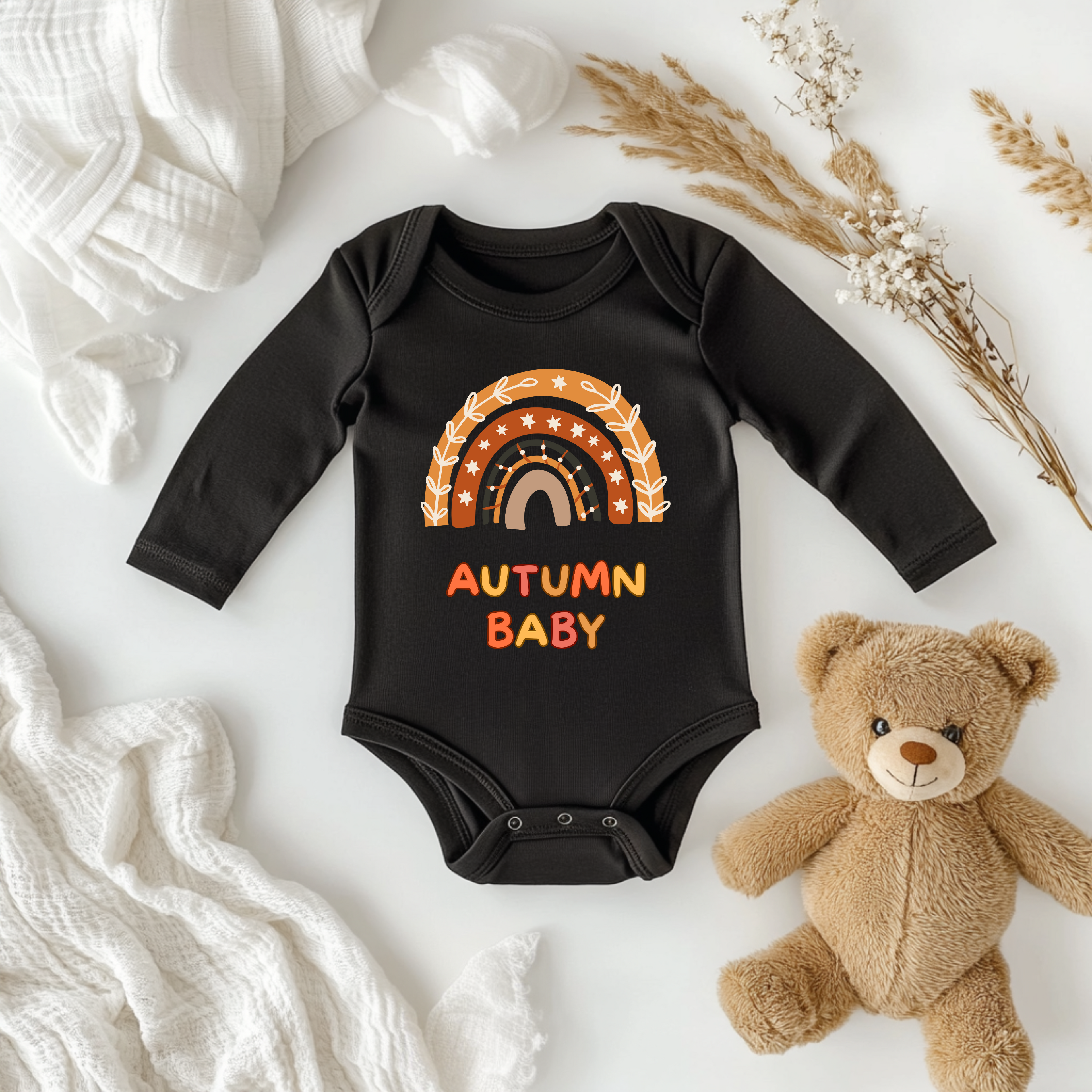 Liebevoller Herbstbaby-Strampler, Herbst-Strampler, Geburt im goldenen Herbst, Autumn Baby-Strampler, Strampler mit herbstlichen Regenbogen