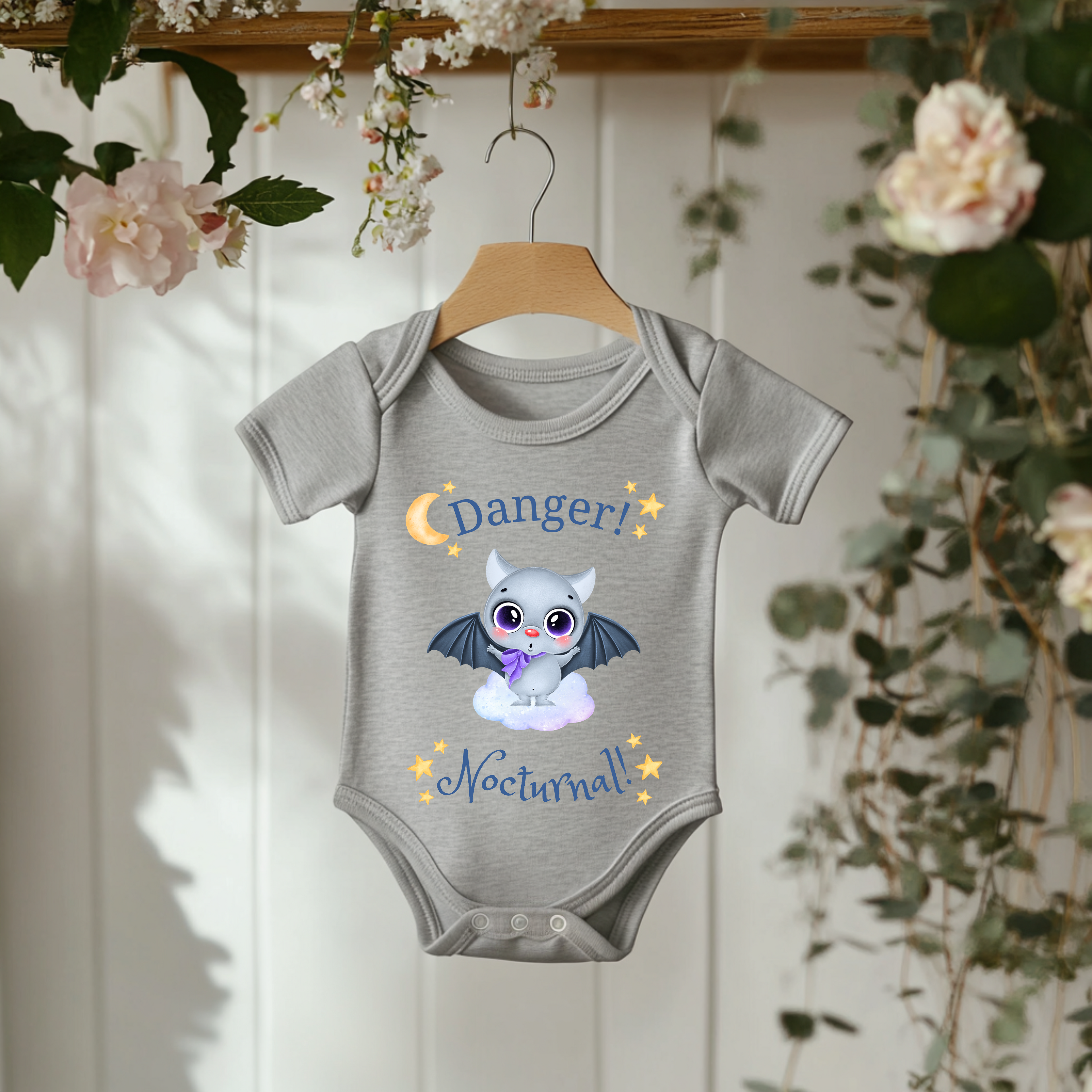 Niedlicher Fledermaus Baby-Strampler, süßer Fledermaus Strampler, hübscher Unisex Strampler, Geschenk für Eltern, Nachtschwärmer Strampler