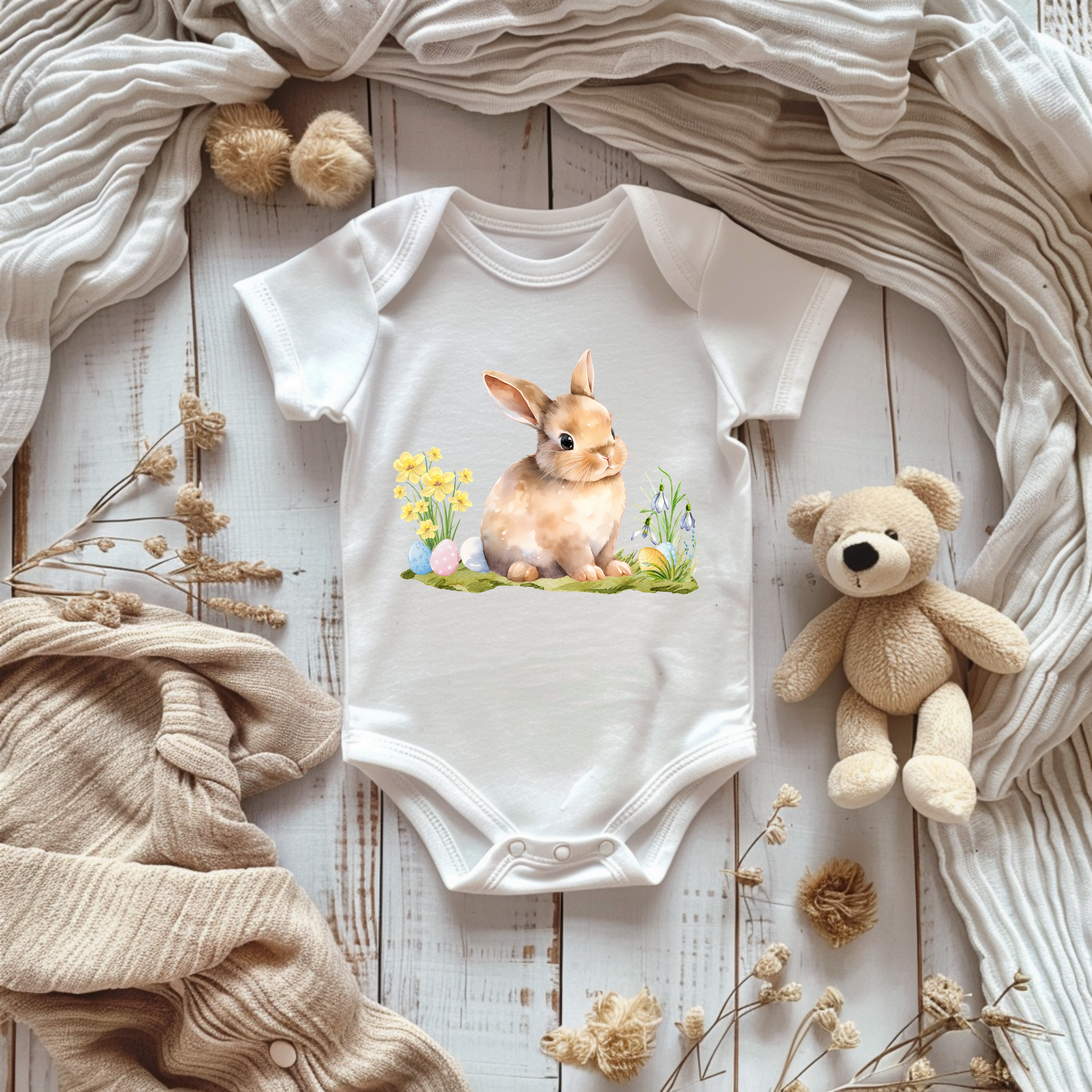 Zauberhafter Baby-Strampler mit niedlichen Hasen, Frühlings-Strampler, erstes Osterfest, originelles Geschenk Baby, Strampler mit Osterhasen
