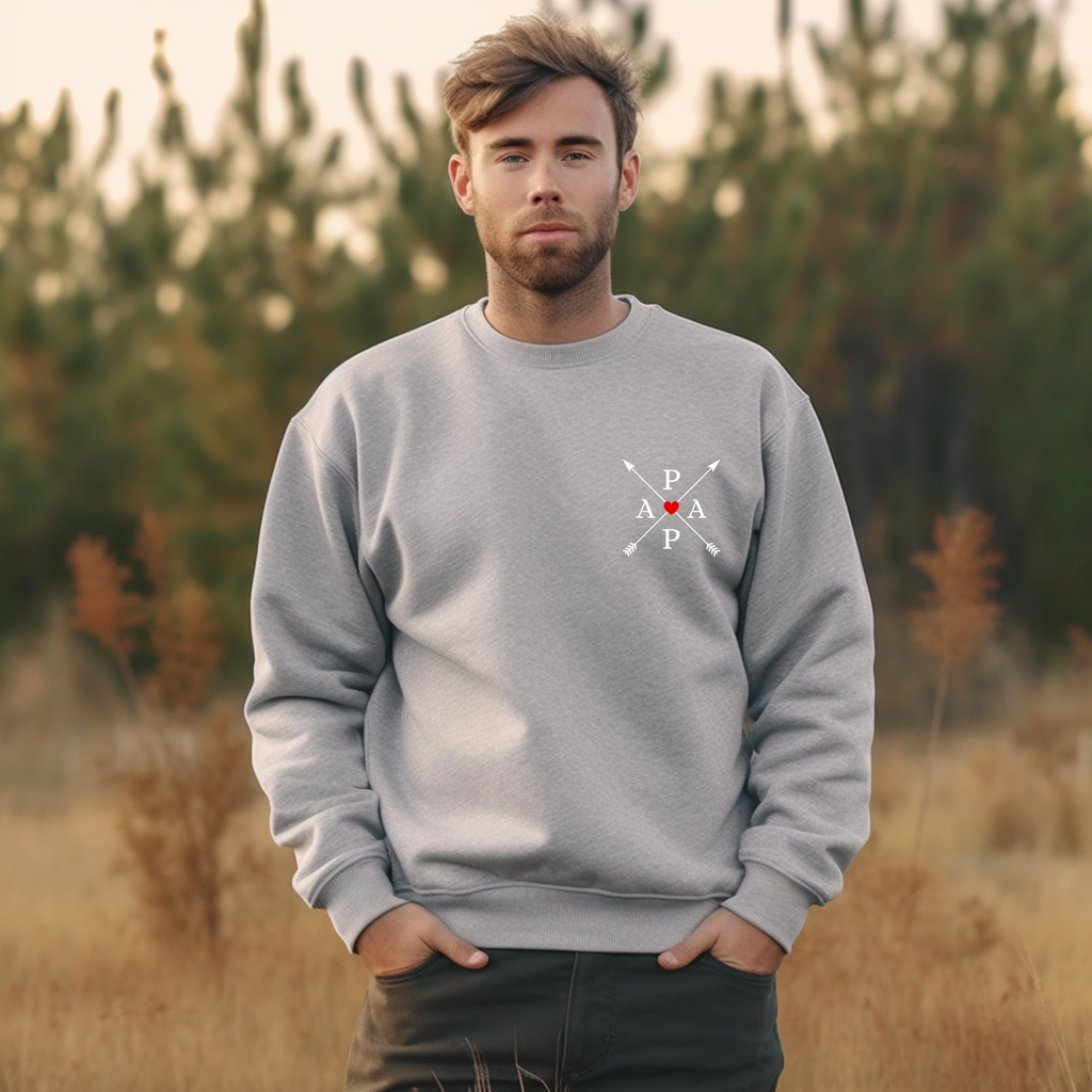 Moderner Papa-Pfeile Pullover, Papa Pullover mit Pfeilen und roten Herz, Geschenk zum Vatertag, minimalistisches Design, Familien Pullover