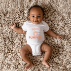 Bezaubernder Little Pumpkin-Strampler, Strampler mit Kürbis-Motiv, Herbstbaby Strampler, Strampler im Lineart-Stil, kuschelige Outfits Baby