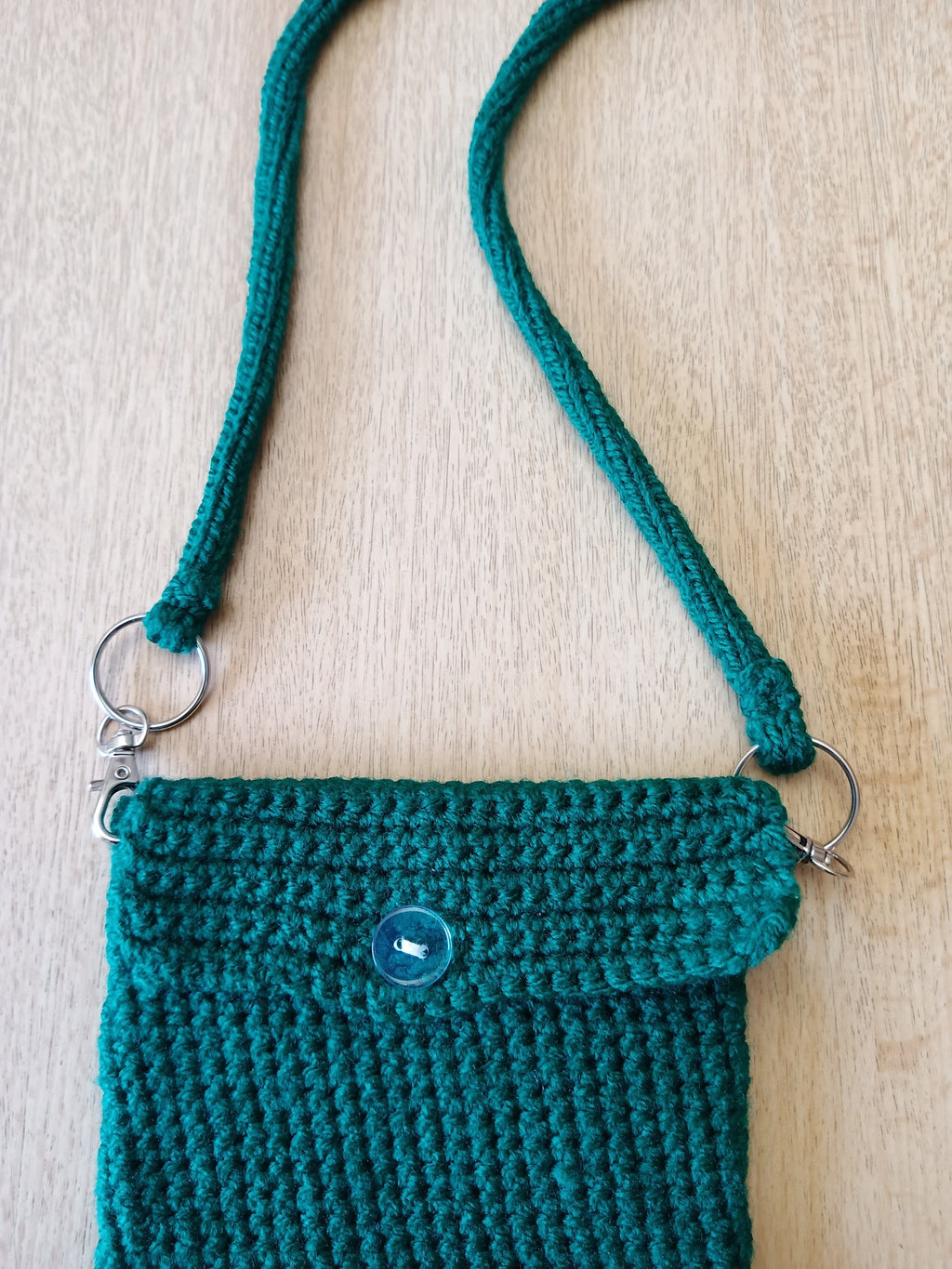 Handgehäkelte Handytasche mit abnehmbarem Gurt – 12 x 20 cm – Gurtlänge ca. 90 cm – in verschiedenen Farben