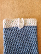 Handgehäkelte Handyhülle mit praktischem Knopfverschluss – 10 x 16 cm – in verschiedenen Farben klein