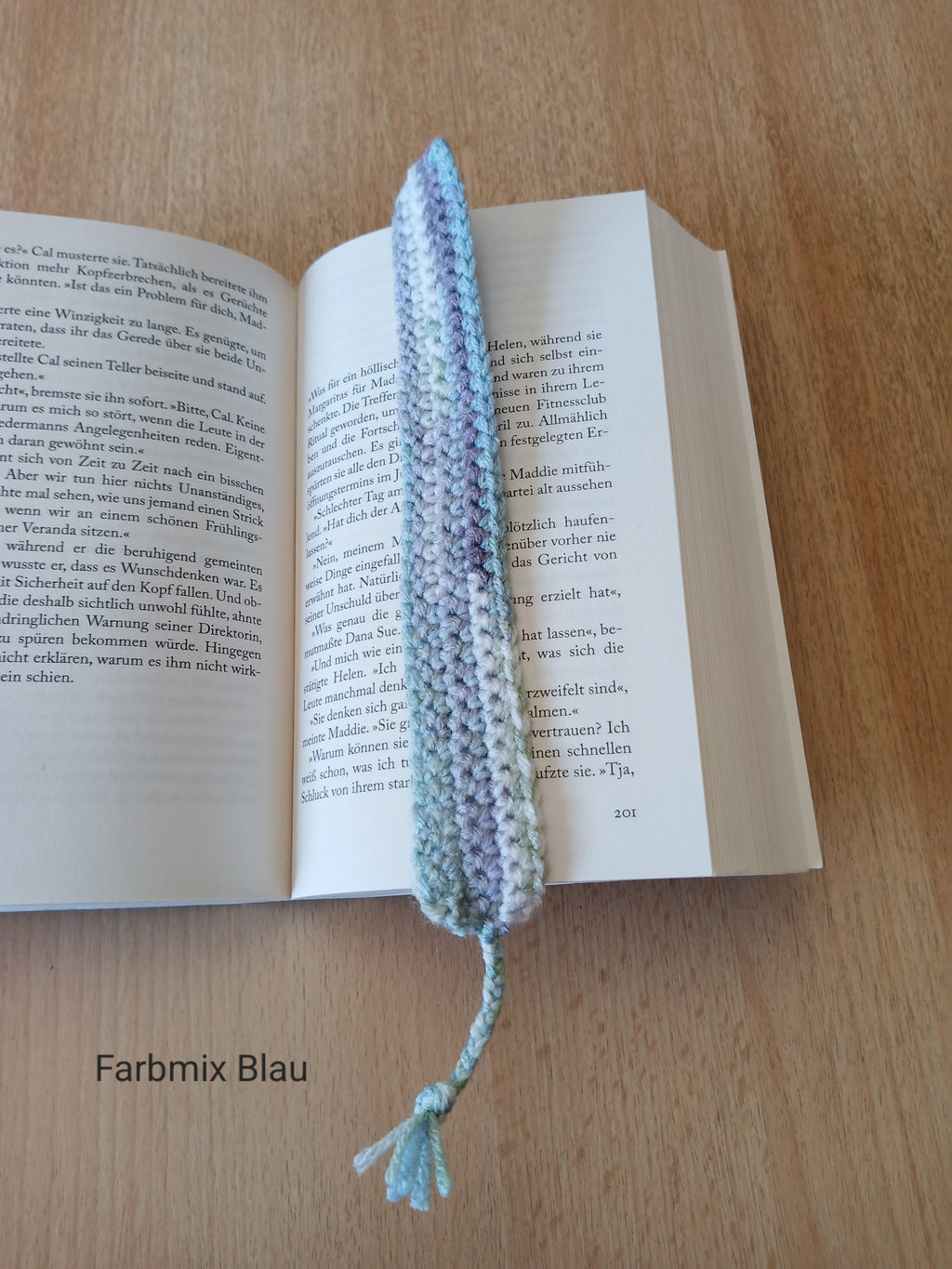 Hand-crocheted bookmark with braided ribbon – 2 x 25 cm – in various colors