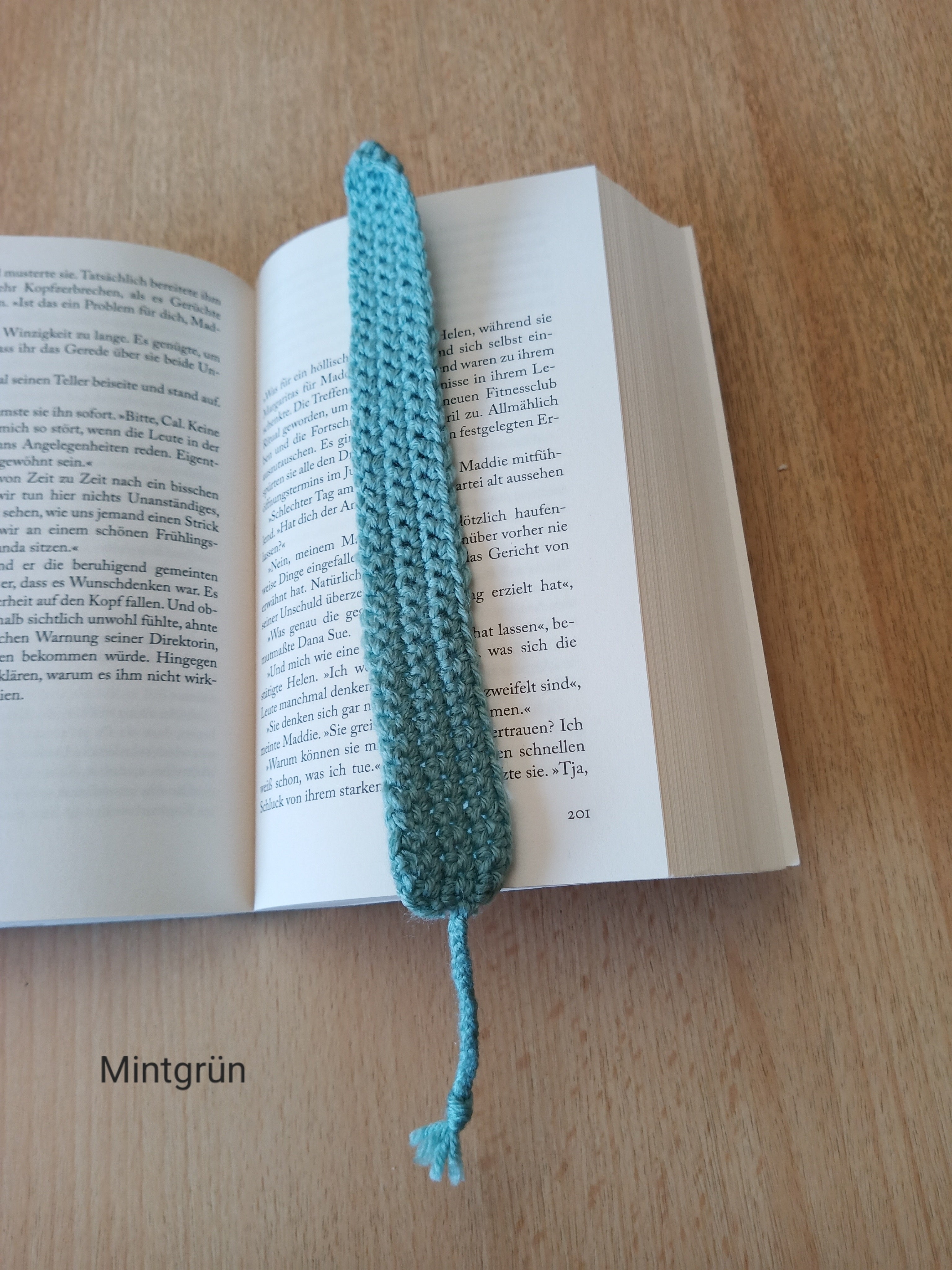 Handgehäkeltes Lesezeichen mit geflochtenem Lesebändchen – 2 x 25 cm – in verschiedenen Farben