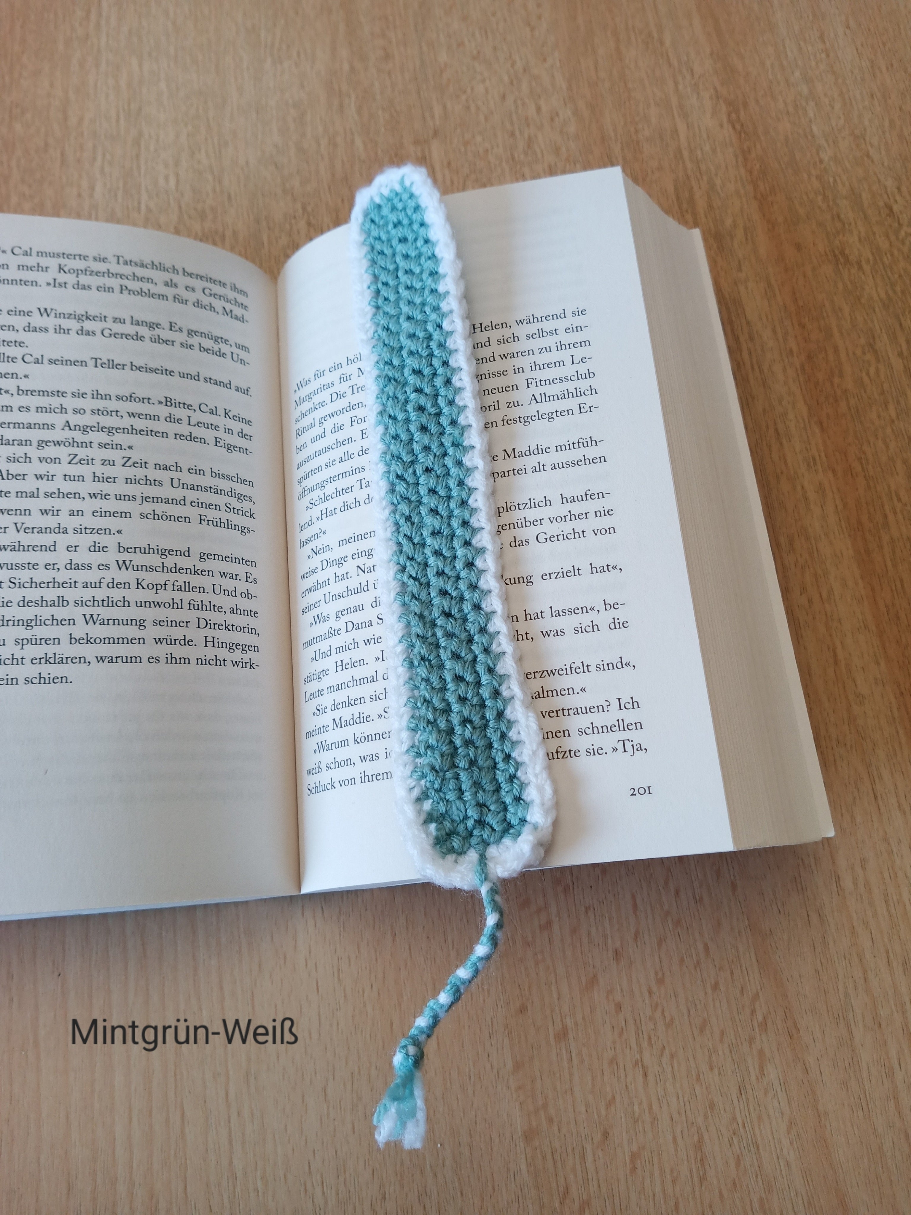 Handgehäkeltes Lesezeichen mit geflochtenem Lesebändchen – 2 x 25 cm – in verschiedenen Farben