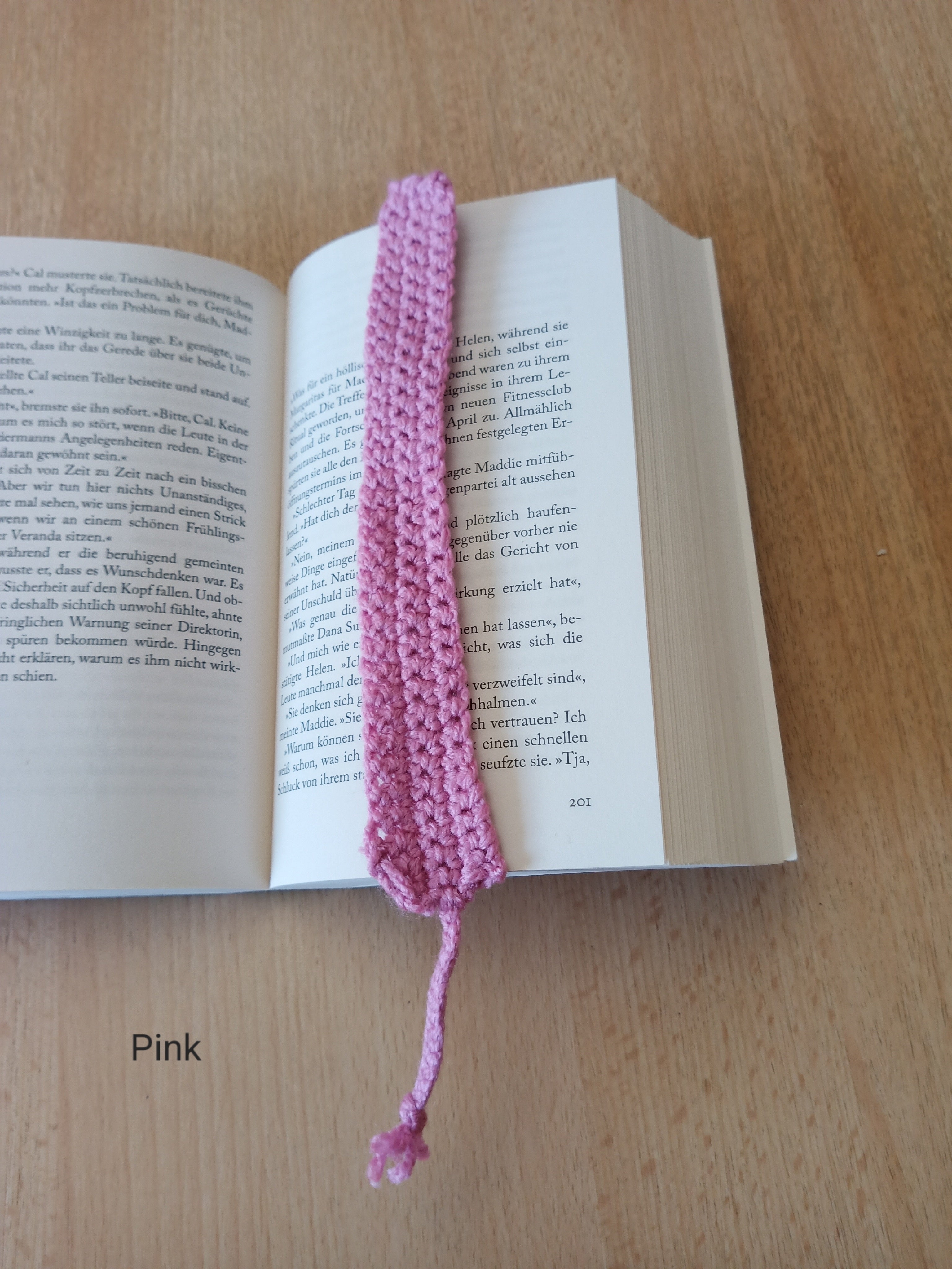 Handgehäkeltes Lesezeichen mit geflochtenem Lesebändchen – 2 x 25 cm – in verschiedenen Farben