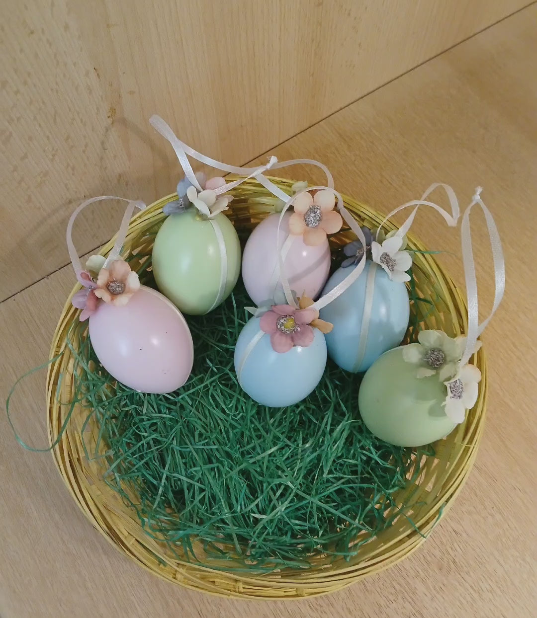 Pastellfarbene Ostereier im 6er Set mit Satinband & Dekoblüten – Bezaubernde Frühlingsdeko für den Osterstrauch