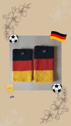 Handgehäkelte Handyhülle in Deutschlandfarben – mit praktischem Knopfverschluss – in zwei Größen: 10 x 16 cm und 10 x 18 cm