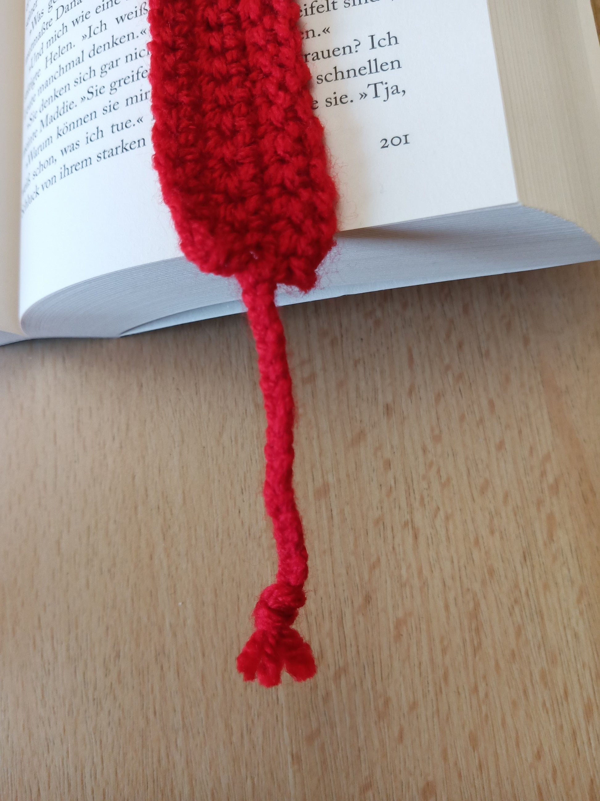 Handgehäkeltes Lesezeichen mit geflochtenem Lesebändchen – 2 x 25 cm – in verschiedenen Farben